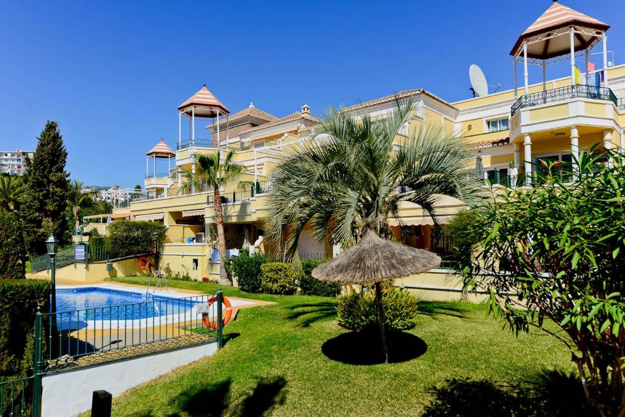Refurbished 2-Bed Apartment Burriana Beach. Nerja Bagian luar foto