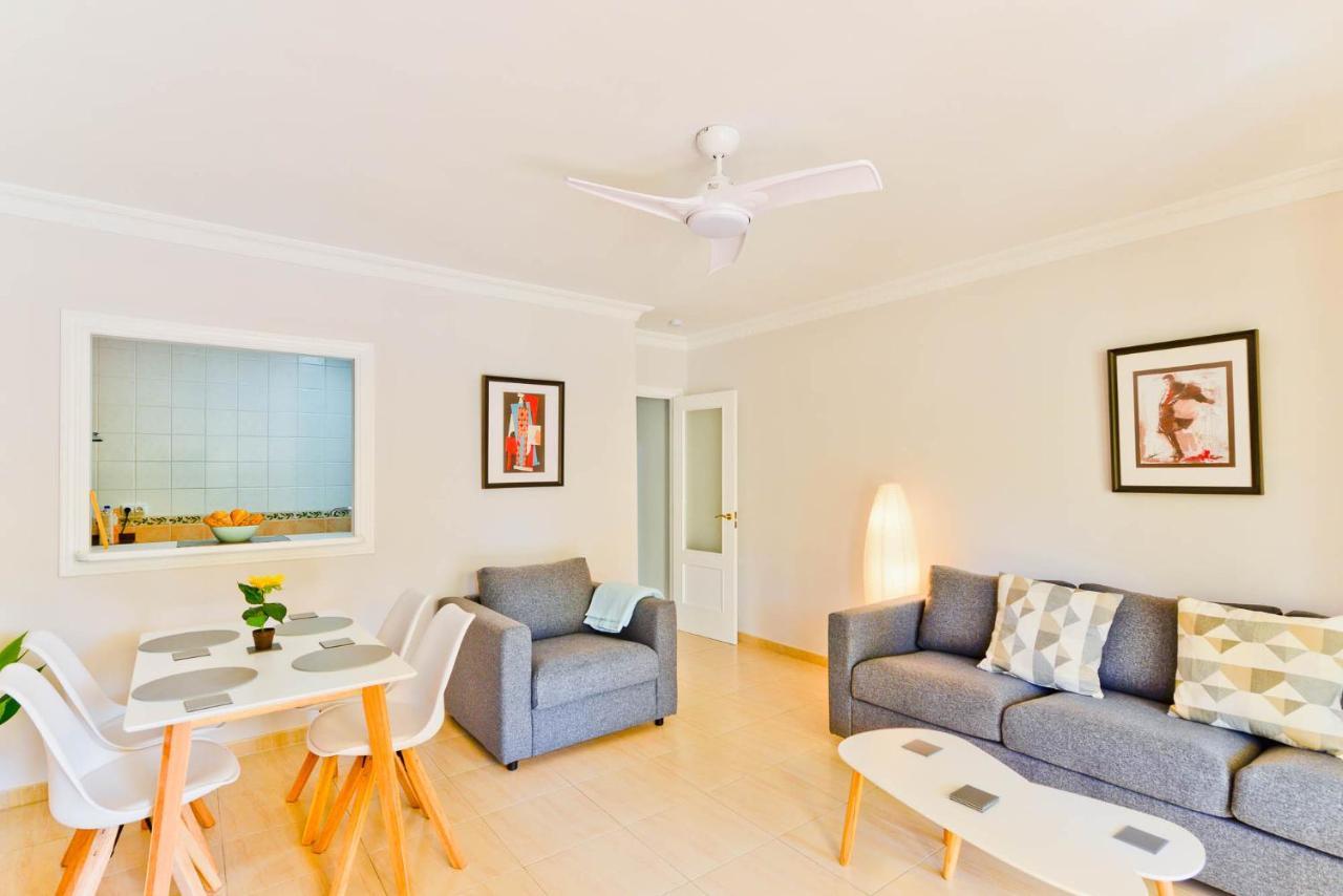 Refurbished 2-Bed Apartment Burriana Beach. Nerja Bagian luar foto