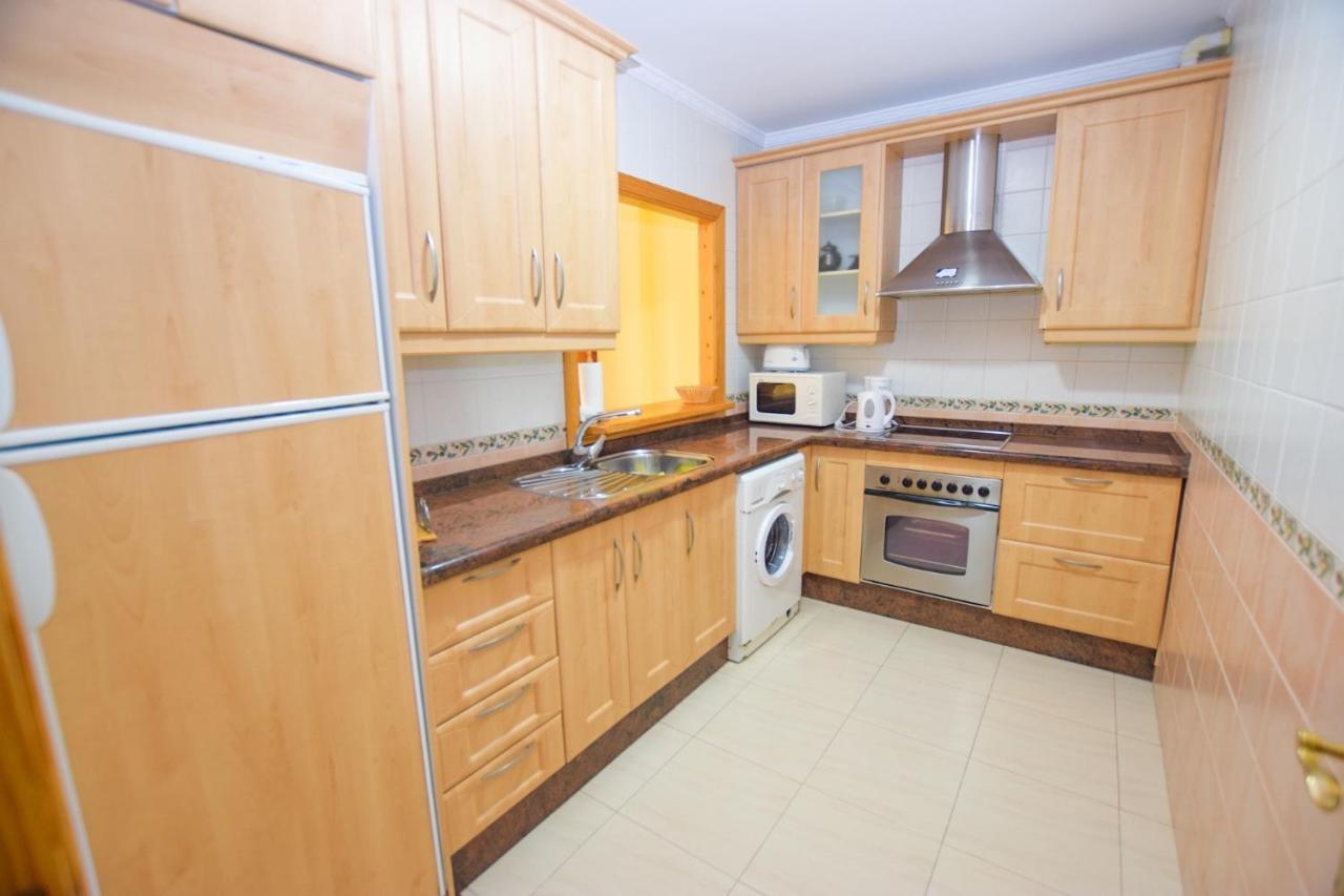 Refurbished 2-Bed Apartment Burriana Beach. Nerja Bagian luar foto