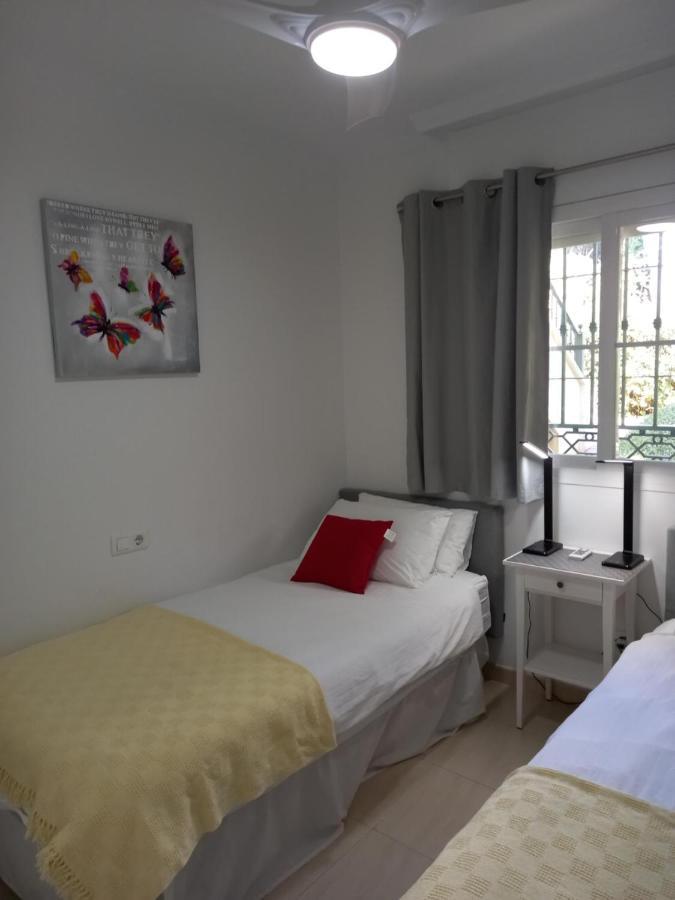 Refurbished 2-Bed Apartment Burriana Beach. Nerja Bagian luar foto